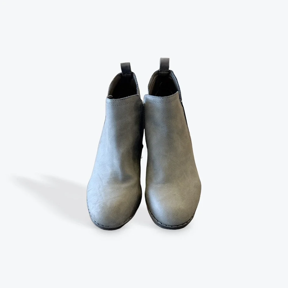Sun +‎ Stone Womens Grey Faux Suede Ankle Boots Side Zip Cutout Booties Size 7